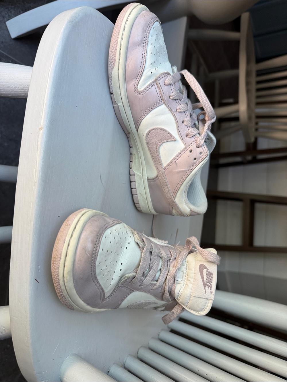 Nike Girls Low-Top Sneakers in Pale Purple and White